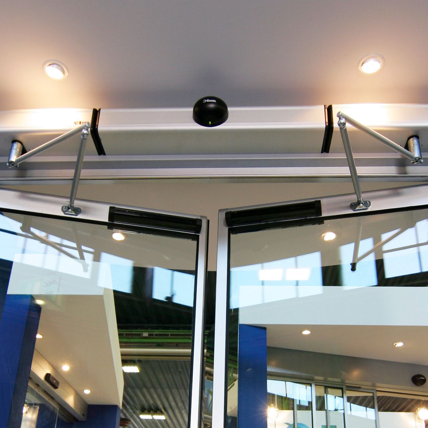 NEPTIS PLUS SLT привод для распашных дверей